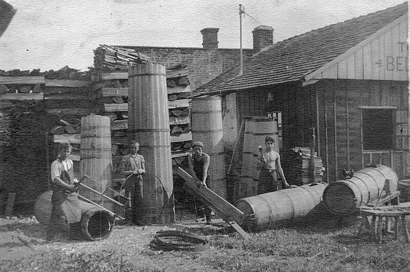 Práce před dílnou